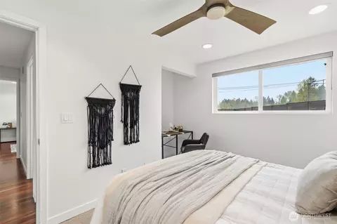 Bedroom - 22720 2nd Pl W, Bothell, WA 98021 photo 2 of 10