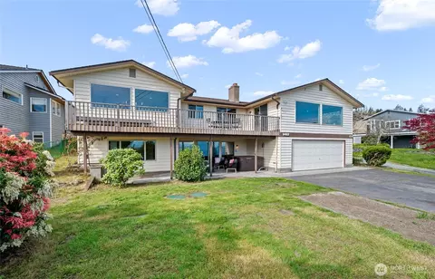 1462 SE Camano Dr, Camano Island, WA 98282