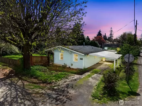 931 L St, Centralia, WA 98531
