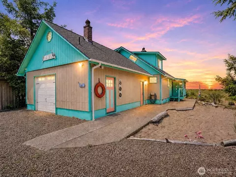 15217 Pacific Way, Long Beach, WA 98631