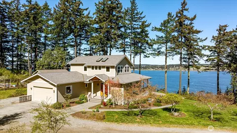 1202 NE Burnham Pl, Coupeville, WA 98239