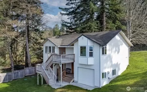 4195 Windy Cove Ln, Clinton, WA 98236