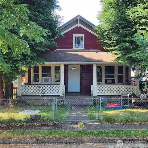 252 4th St, Morton, WA 98356