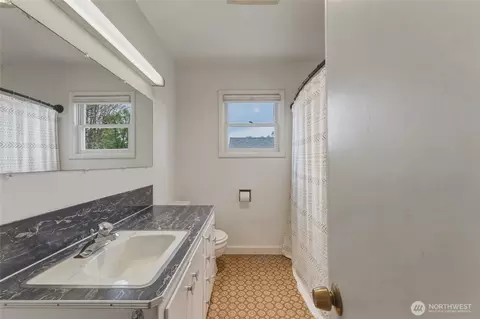 Bath - 965 E Alder St, Walla Walla, WA 99362 photo 1 of 1