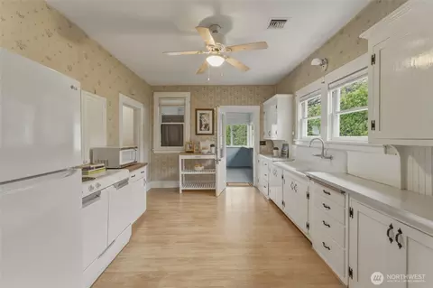 Kitchen - 965 E Alder St, Walla Walla, WA 99362 photo 1 of 4