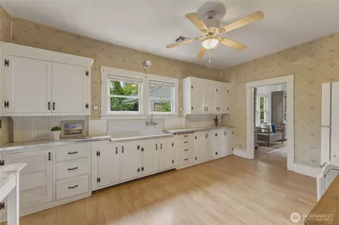 Kitchen - 965 E Alder St, Walla Walla, WA 99362 photo 3 of 4