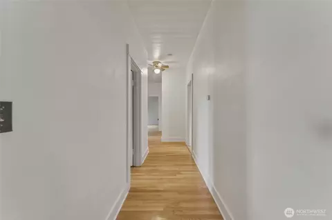 Entry Way - 965 E Alder St, Walla Walla, WA 99362 photo 1 of 2