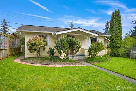 2804 Ellis St, Bellingham, WA 98225