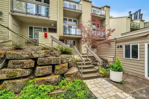 2939 76th Ave SE #41B, Mercer Island, WA 98040