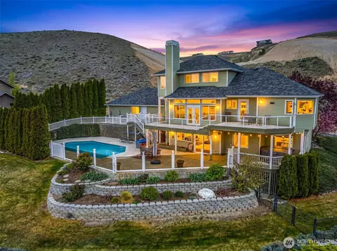 591 Daniels Dr NE, East Wenatchee, WA 98802