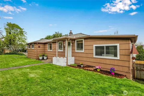 22317 16th Ave S, Des Moines, WA 98198