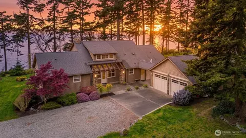 725 N Sunset Dr, Camano Island, WA 98282