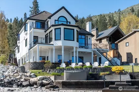 3300 S Lakeshore Rd, Chelan, WA 98816