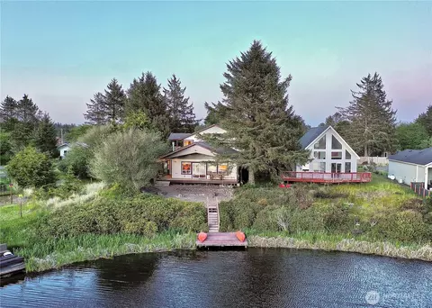 137 N Razor Clam Dr SW, Ocean Shores, WA 98569