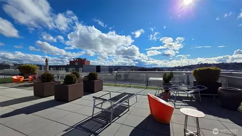 1760 NW 56th St #309, Seattle, WA 98107