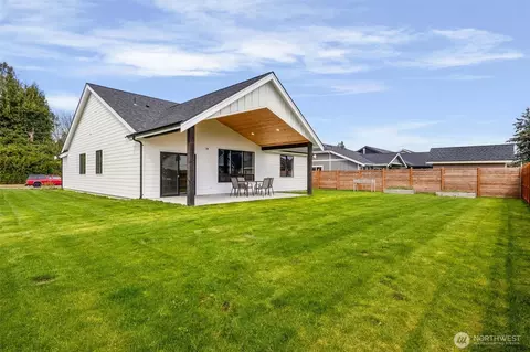 Exterior - 706 E 4th St, Nooksack, WA 98276 photo 3 of 5