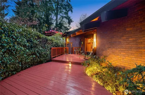 4775 NE 203rd St, Lake Forest Park, WA 98155