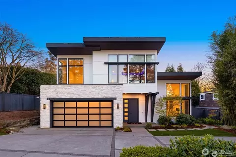 9215 NE 32nd St, Clyde Hill, WA 98004