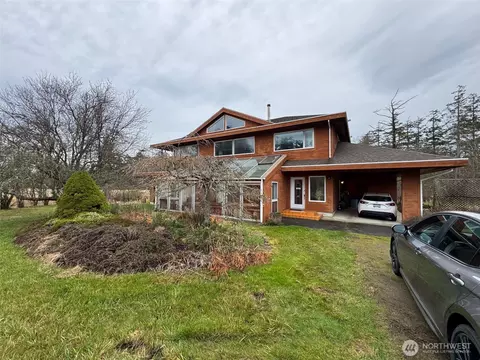 2464 Van Dam Rd, Coupeville, WA 98239