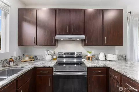 Kitchen - 25309 38th Ave E, Spanaway, WA 98387 photo 3 of 5