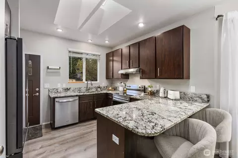 Kitchen - 25309 38th Ave E, Spanaway, WA 98387 photo 2 of 5