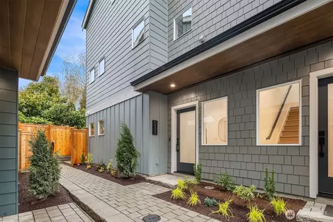 533 N 70th St, Seattle, WA 98103