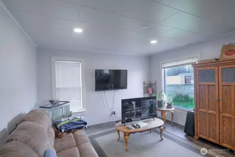 Living - 242 Main St, Onalaska, WA 98570 photo 1 of 2