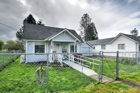 242 Main St, Onalaska, WA 98570