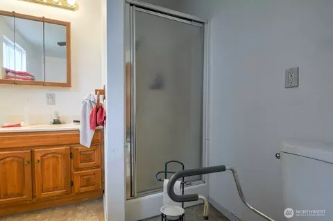 Bath - 242 Main St, Onalaska, WA 98570 photo 3 of 4