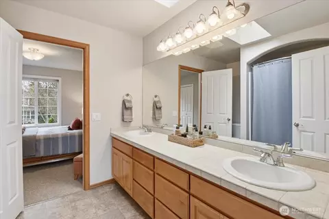 Bath - 2108 242nd St SE, Bothell, WA 98021 photo 2 of 4