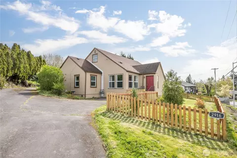 2916 Columbia Heights Rd, Longview, WA 98632