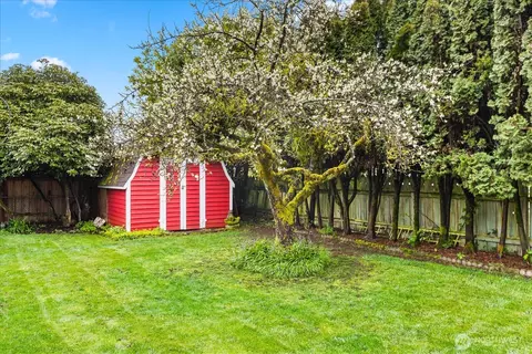 Exterior - 10831 35th Ave SE, Everett, WA 98208 photo 7 of 11