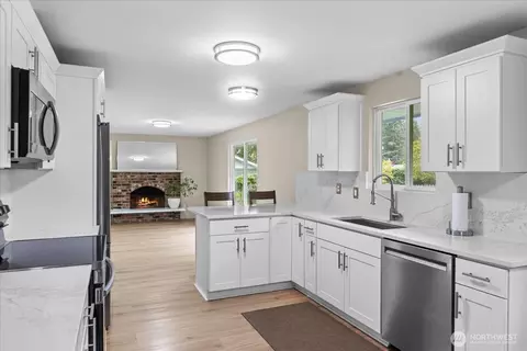 Kitchen - 10831 35th Ave SE, Everett, WA 98208 photo 3 of 5