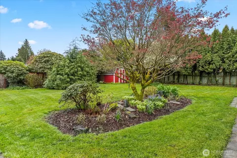 Exterior - 10831 35th Ave SE, Everett, WA 98208 photo 8 of 11