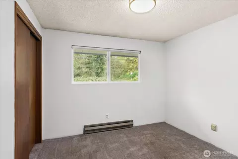 Bedroom - 10831 35th Ave SE, Everett, WA 98208 photo 6 of 7