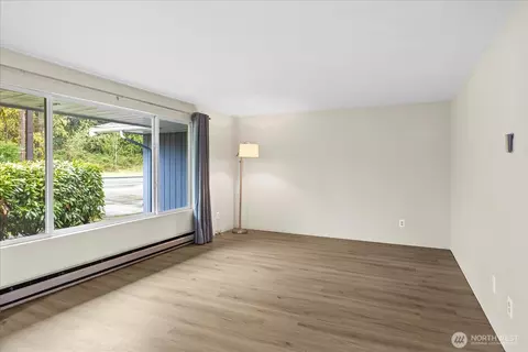 Living - 10831 35th Ave SE, Everett, WA 98208 photo 2 of 5