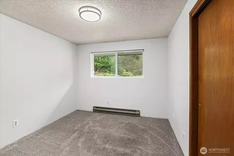 Bedroom - 10831 35th Ave SE, Everett, WA 98208 photo 4 of 7
