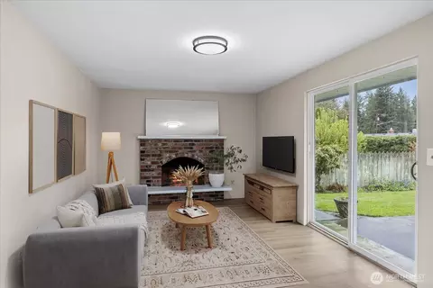 Living - 10831 35th Ave SE, Everett, WA 98208 photo 3 of 5