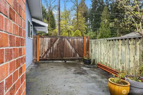 Exterior - 10831 35th Ave SE, Everett, WA 98208 photo 9 of 11