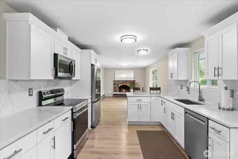 Kitchen - 10831 35th Ave SE, Everett, WA 98208 photo 2 of 5