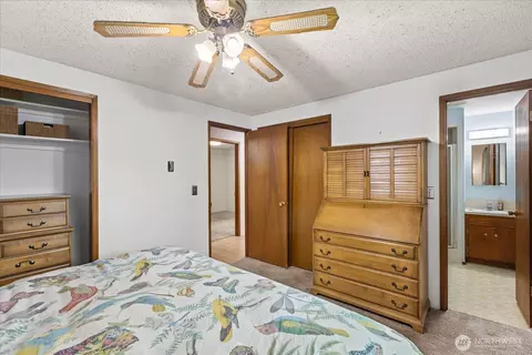 Bedroom - 10831 35th Ave SE, Everett, WA 98208 photo 3 of 7