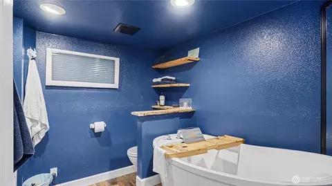 Bath - 44927 228th Ave SE, Enumclaw, WA 98022 photo 2 of 2