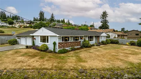 690 Maplewood Loop, Oak Harbor, WA 98277