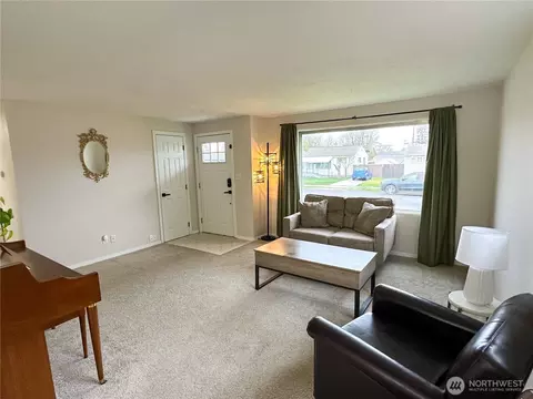 Living - 611 E Joseph Ave, Spokane, WA 99208 photo 3 of 4