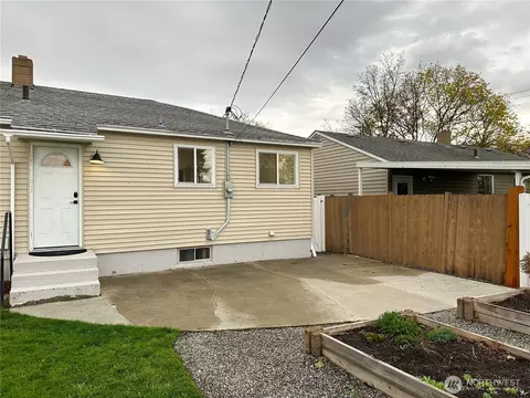 Exterior - 611 E Joseph Ave, Spokane, WA 99208 photo 3 of 5