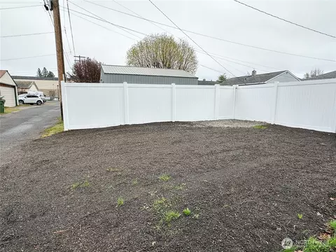 Exterior - 611 E Joseph Ave, Spokane, WA 99208 photo 5 of 5