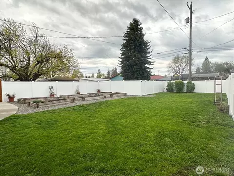 Exterior - 611 E Joseph Ave, Spokane, WA 99208 photo 4 of 5