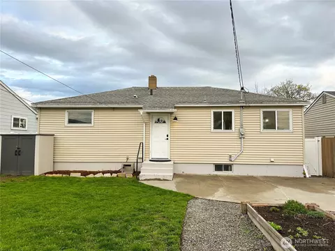 Exterior - 611 E Joseph Ave, Spokane, WA 99208 photo 2 of 5