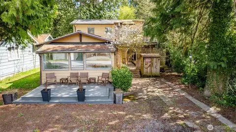 8252 Beach Way Dr, Blaine, WA 98230
