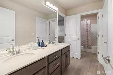 Bath - 23718 43rd Dr SE, Bothell, WA 98021 photo 3 of 4